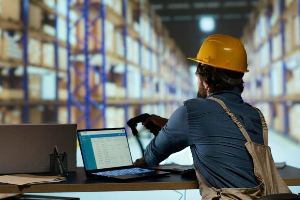 Optimización logística con montacargas